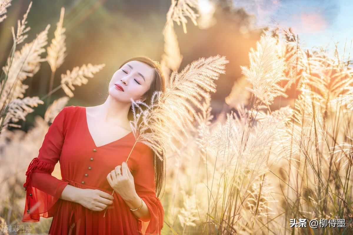 异域风情丝巾拍照姿势大全,如何搭配丝巾拍照姿势好看