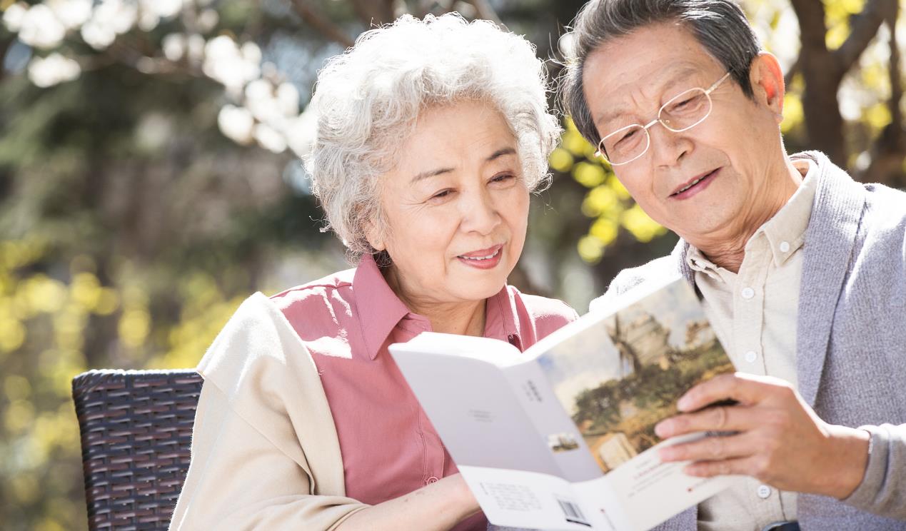 出差借宿在哥哥家，嫂子竟跪求我给她帮一个种，嫂子：你哥同意的