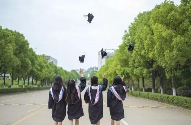 2023年考生是选学校还是选专业好,2023年大学报专业注意事项