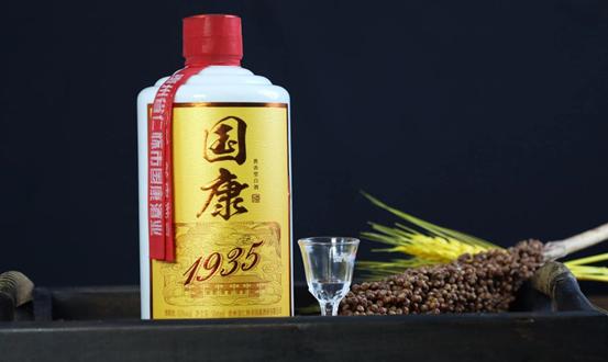 淄博一人“突发大财”:多位顾客餐后扔掉茅台瓶，服务员捡走卖了