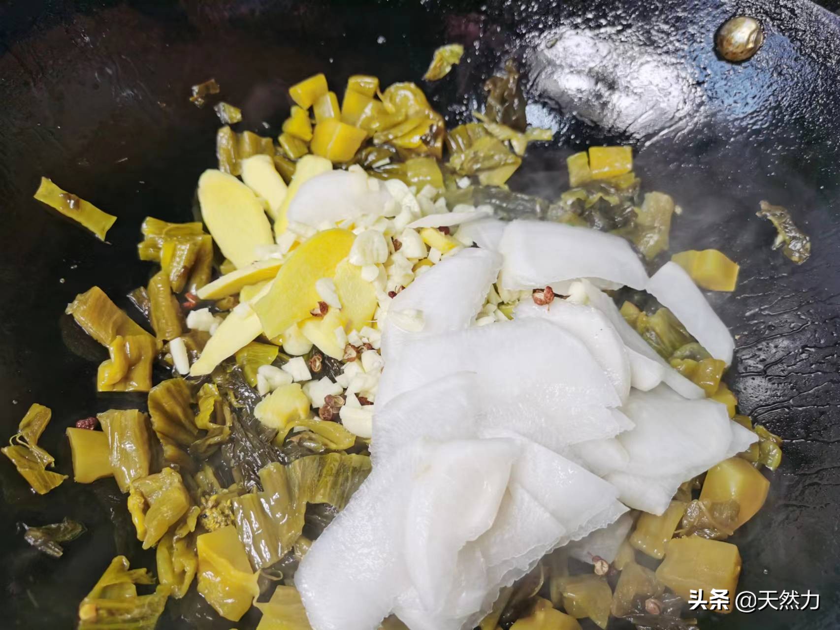 酸菜鱼正宗酸菜鱼的做法,酸菜鱼家常做法鱼肉鲜香滑嫩酸