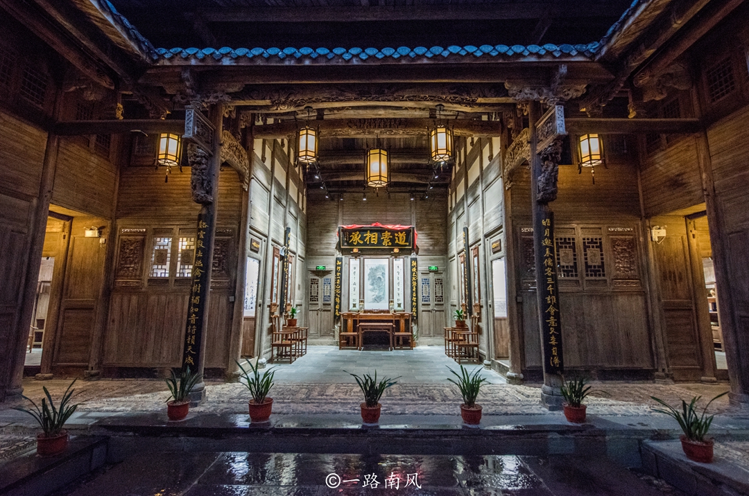 旅行来到福建长汀，发现一个“瑶池仙境”，内有成龙捐献的古建筑