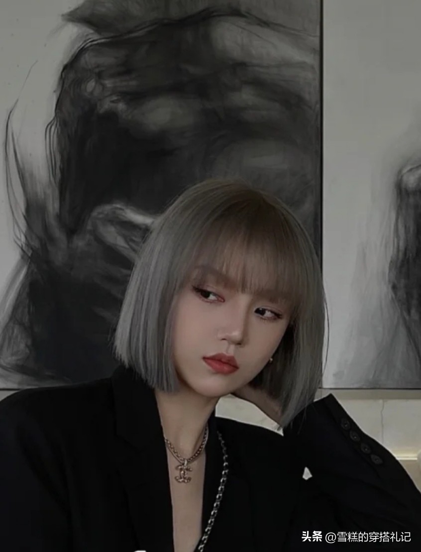 上尖下宽小脸脸型适合什么发型,脸型长的方圆脸适合什么发型