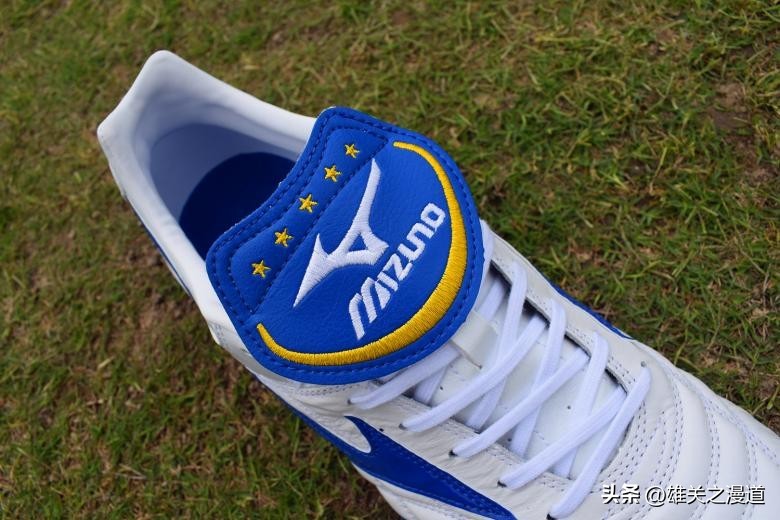 夏季重温2002世界杯的荣光，美津浓MIZUNOWAVECUPLEGENDAS足球鞋