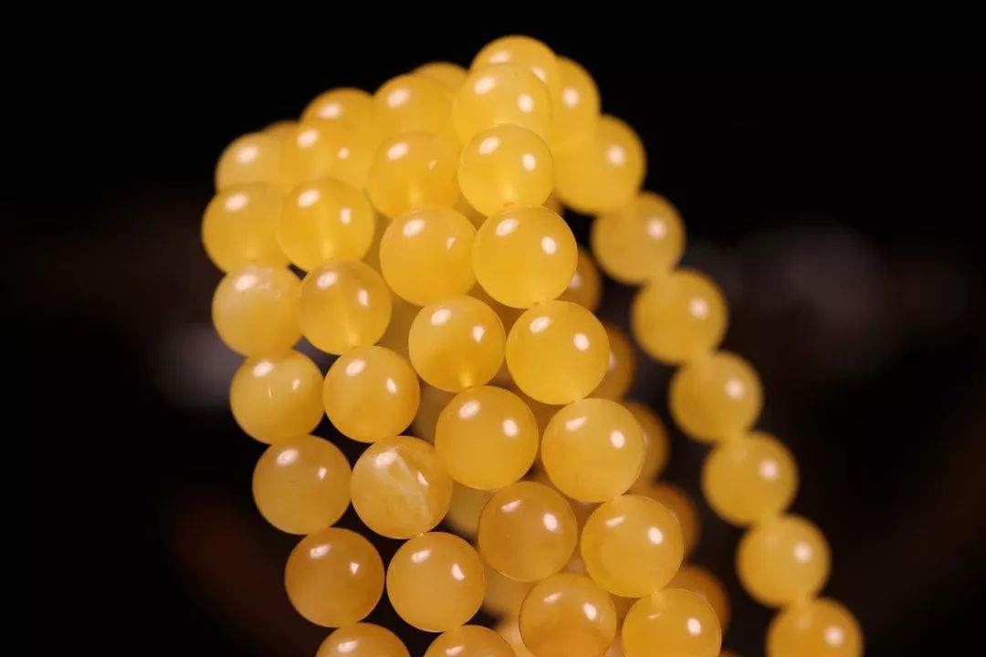 琥珀俄货和乌货区别,琥珀蜜蜡俄料跟乌料的区别