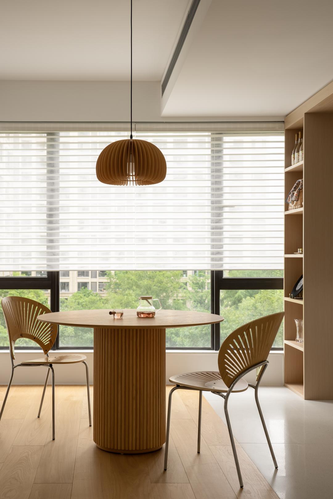 餐厅空间小如何设计好看,开餐厅餐厅面积小如何布置圆桌