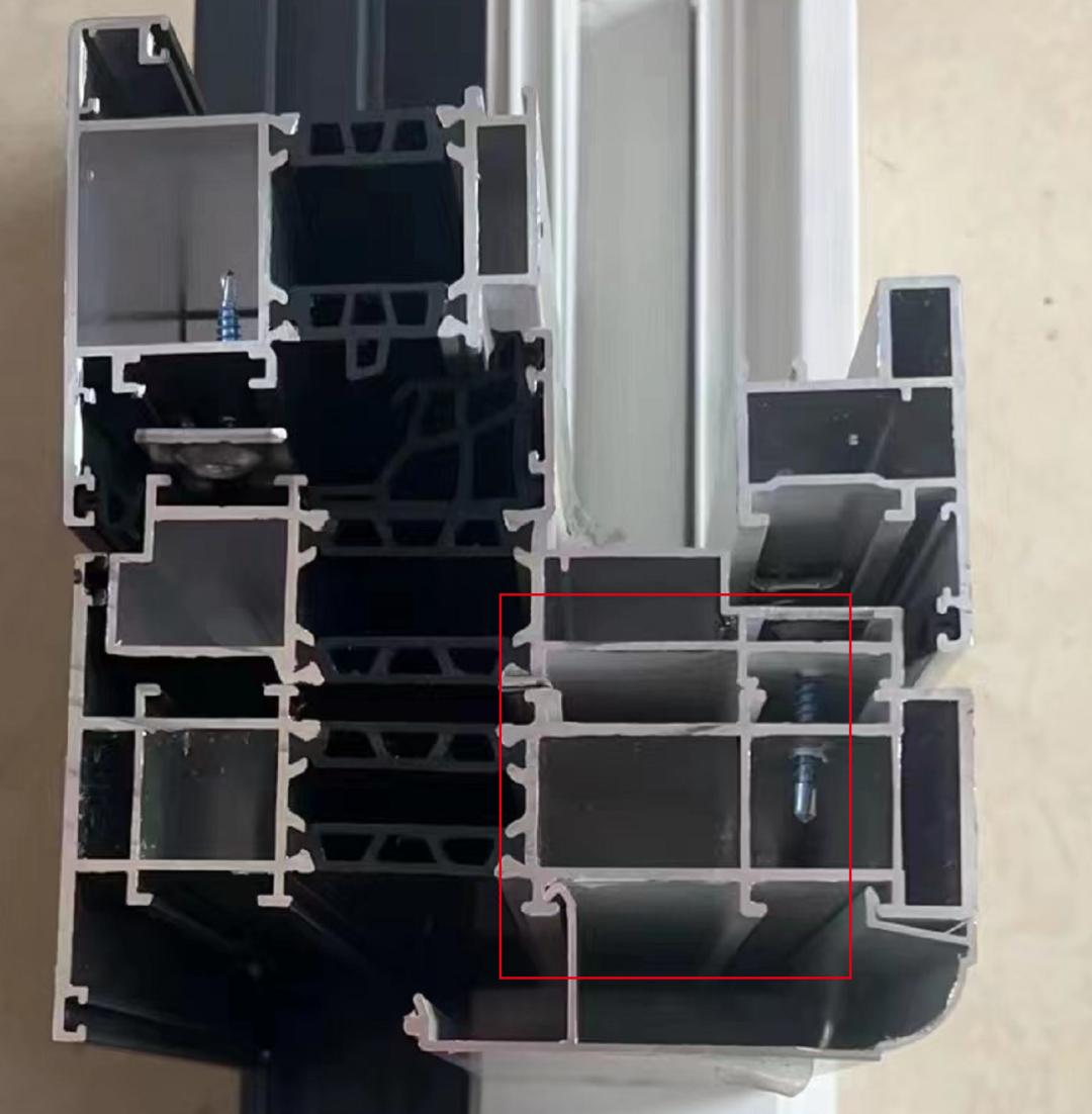 实拍断桥铝加工厂,断桥铝工厂现场实拍