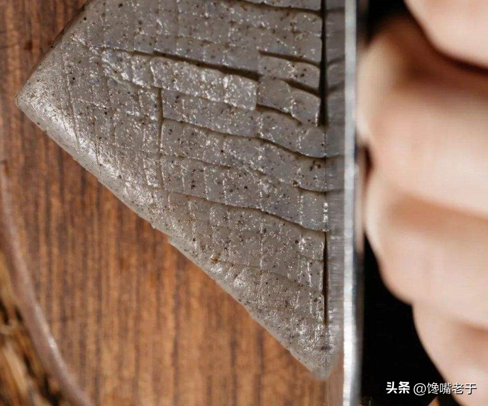 魔芋丝到底是什么东西,黑魔芋块和魔芋丝有什么区别