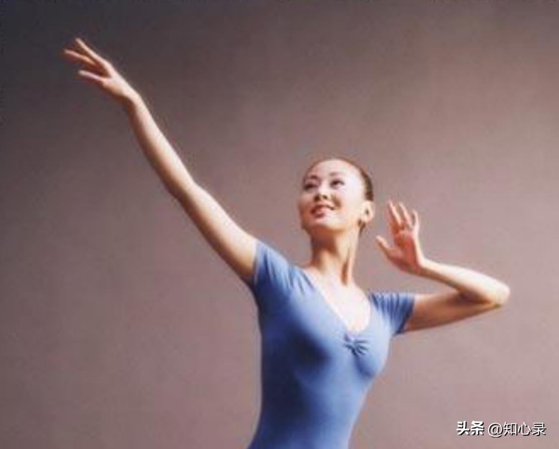 为艺术献身，被丈夫、父亲抛弃的汤加丽，如今46岁仍孤身一人