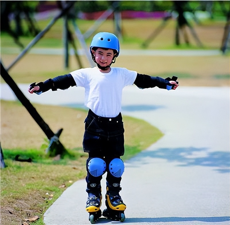 轮滑教程初学儿童版如何滑行,3-6岁儿童轮滑入门教程