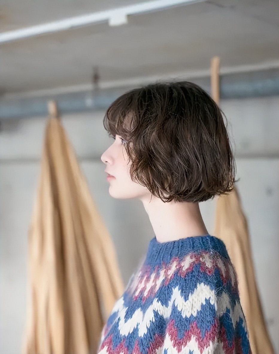 2023年流行烫发图片,2020年最流行的发型短发瘦脸烫发