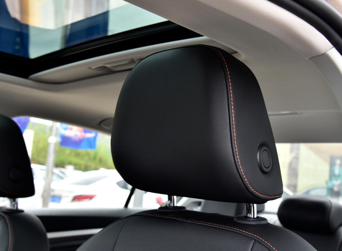 19款宝来自动舒适版都有哪些内饰,同级车空间实测