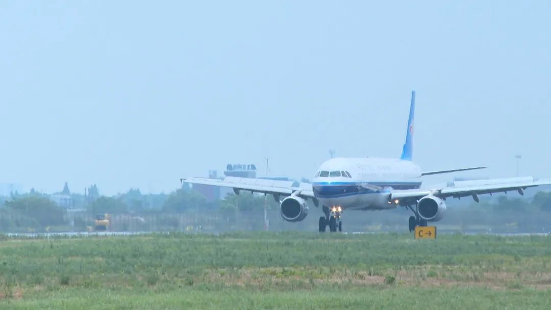 万米高空吸*子烟电**一“烟民”被罚