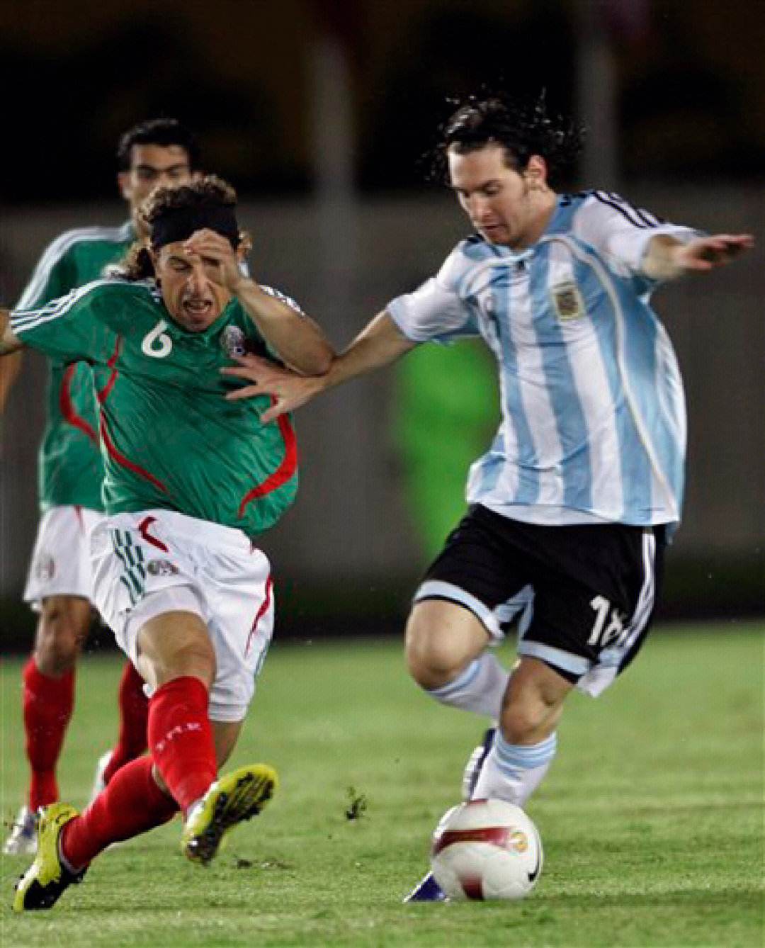 梅西感情史,梅西苏亚雷斯爱情故事