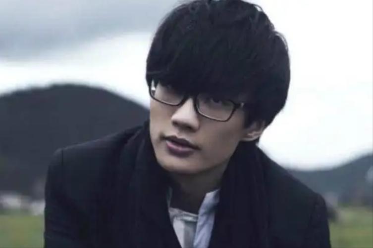 许嵩四大巨头歌曲,许嵩曾经火遍全国的网络歌手