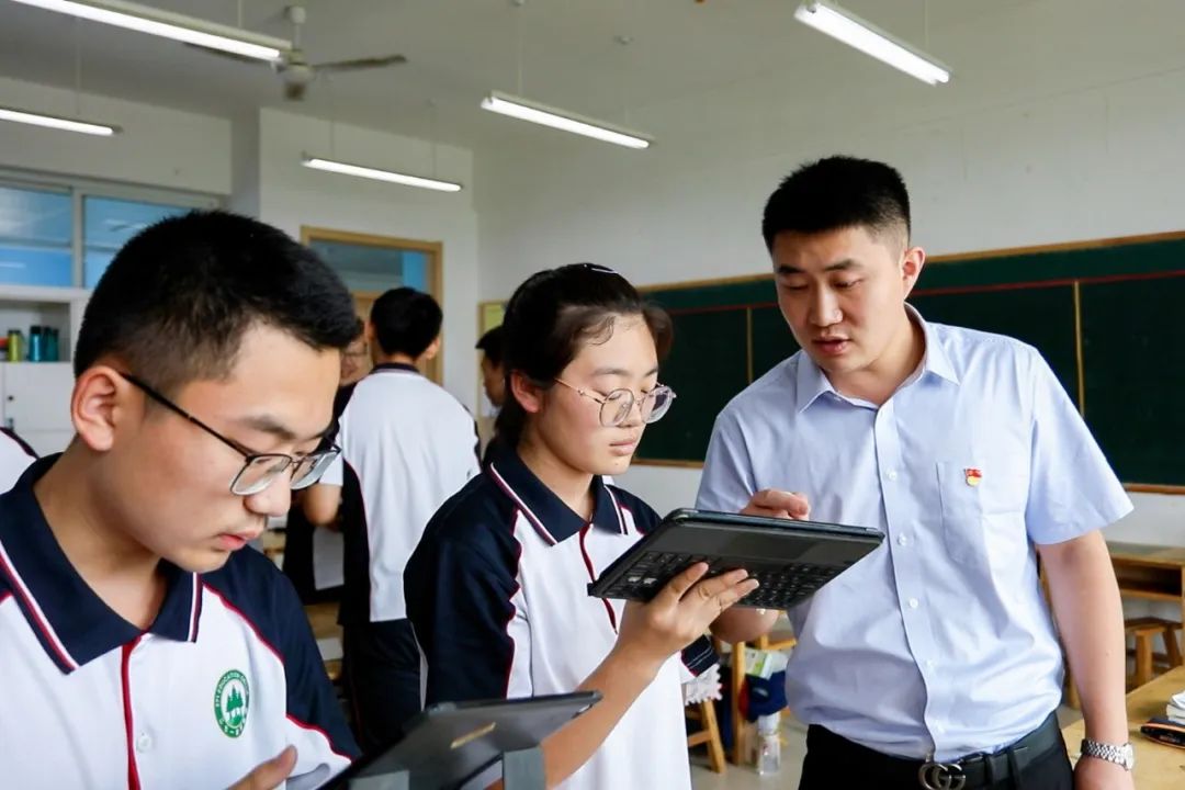 深耕“求真”教育，彰显先锋力量——品牌*党**员张新强