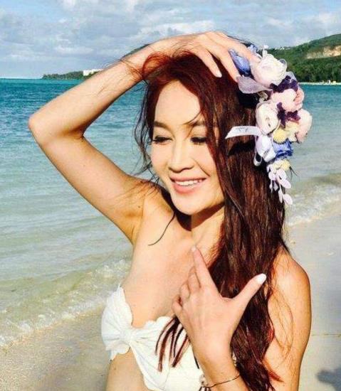 温碧霞刚出道时拍过什么电影,温碧霞最早期的电影吻戏