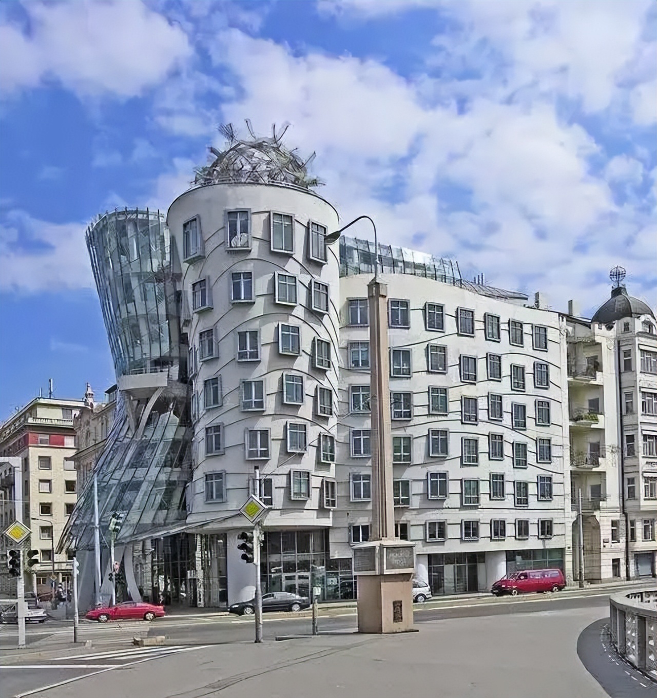 解构主义弗兰克盖里,美国建筑师弗兰克盖里的建筑风格