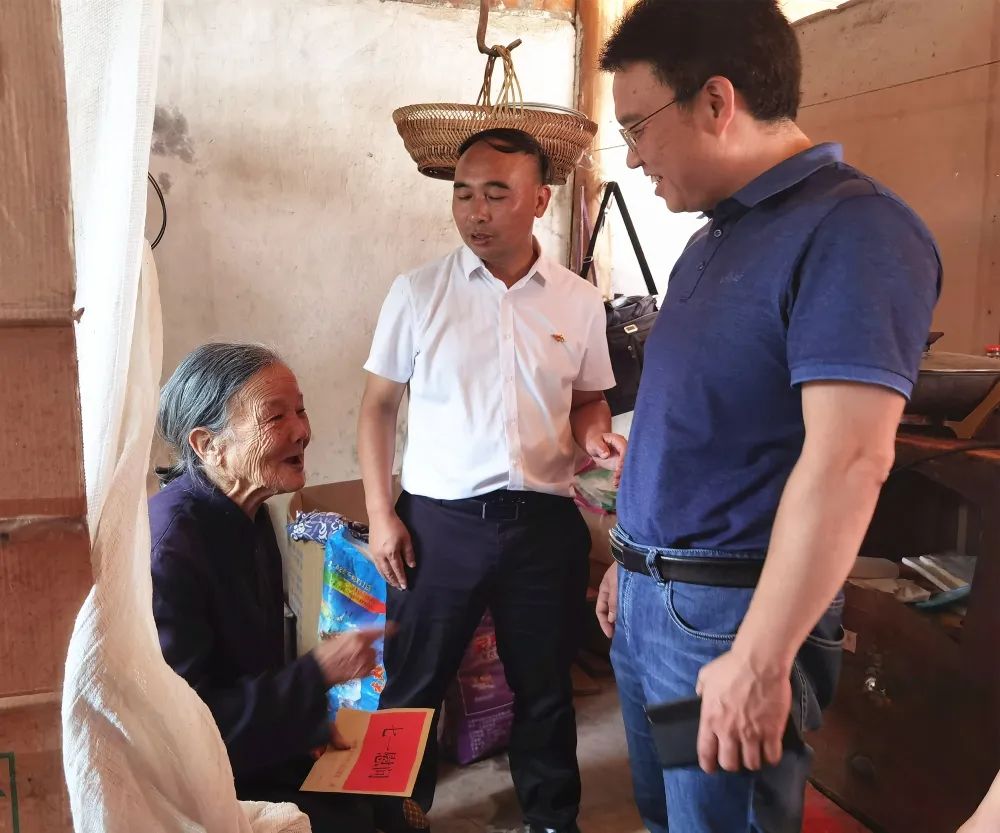 “乡村振兴工作是一项需要有情怀的工作”——市检察院到会同县地灵乡团结村调研乡村振兴工作