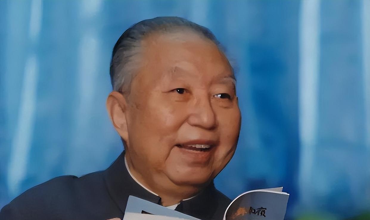 *国锋华**逝世后，为何没有葬入八宝山？背后原因让人佩服