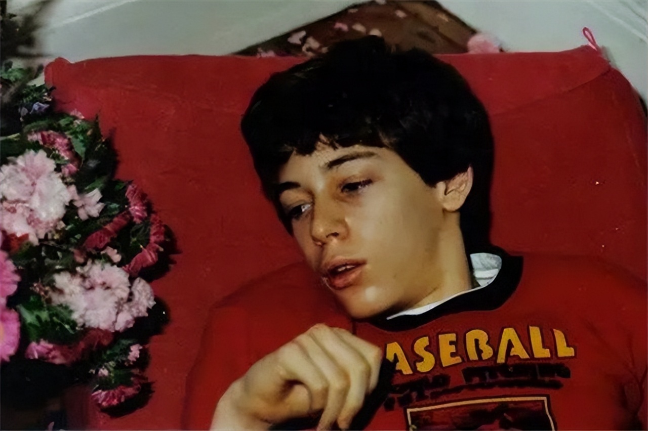 幽灵男孩马丁卧床14年,幽灵男孩马丁患病卧床