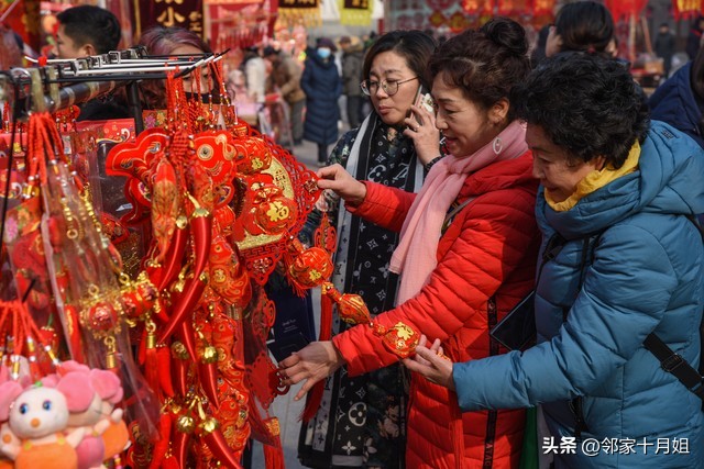 随便在家庭群发个动态，全家迅速回应，73岁老母亲高兴得像个孩子