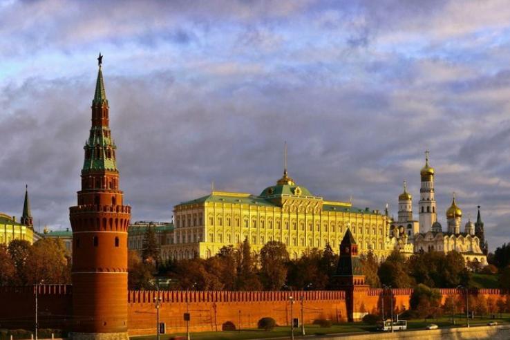 77年万斯访华，替美国抛出三个无理要求，邓公忍无可忍回怼10个字