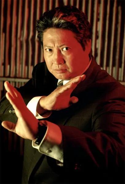 向华强和洪金宝成龙关系,向华强和洪金宝哪个地位高