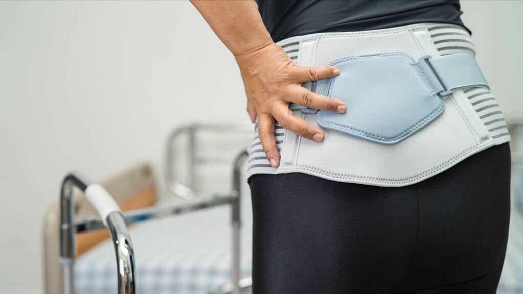 腰骶关节扭伤康复方法,老年腰扭伤怎么康复