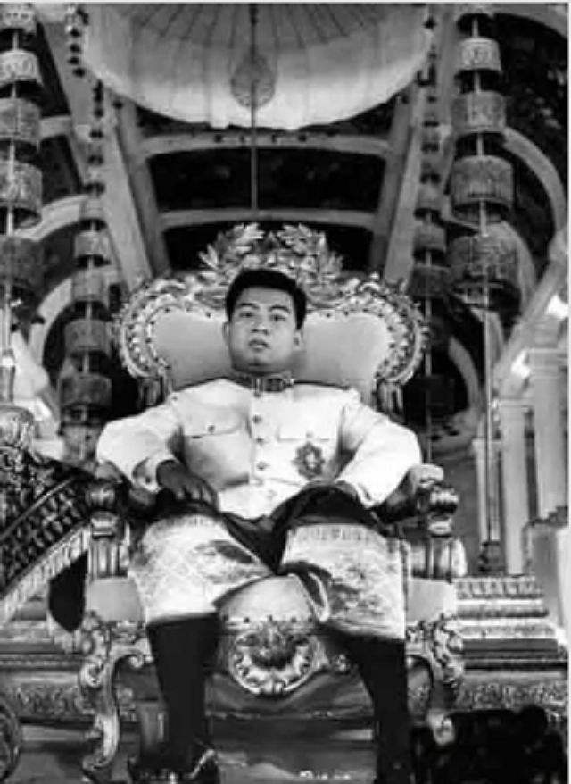 为何周总理的脸色勃然变化，并让罗瑞卿和刘亚楼等将领罚站？