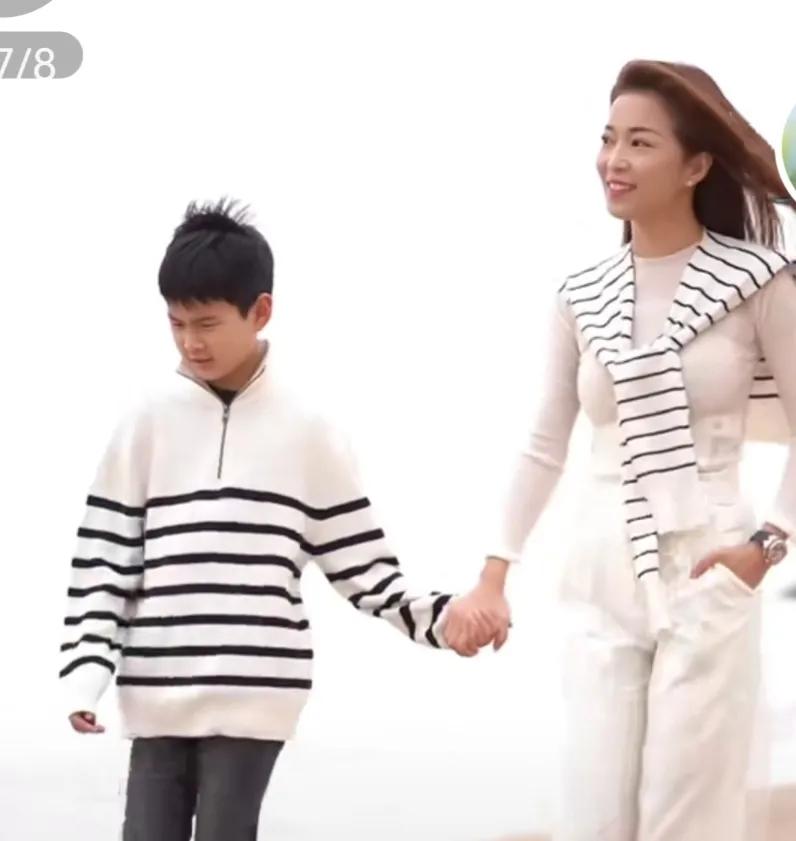 伊琳分享厦门游玩攻略，手上顶级腕表引网友注意