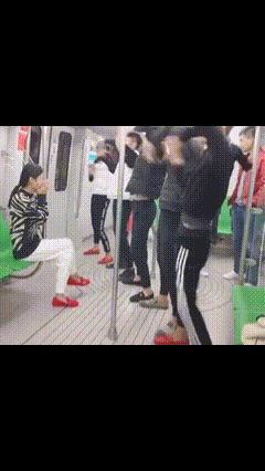 牌牌琦现状在哪,牌牌琦站在库里南上的照片