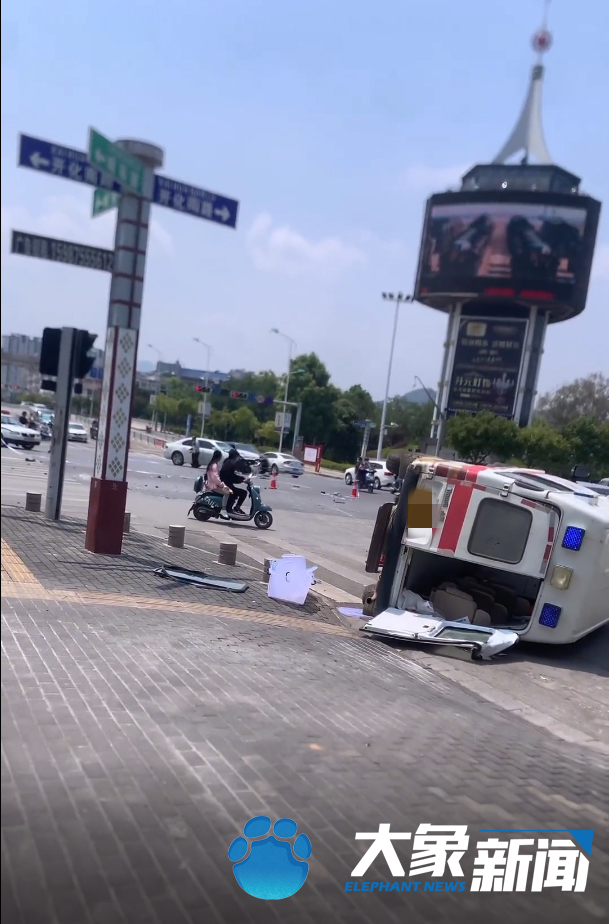 文山宝马车撞救护车的伤员,文山救护车撞小车