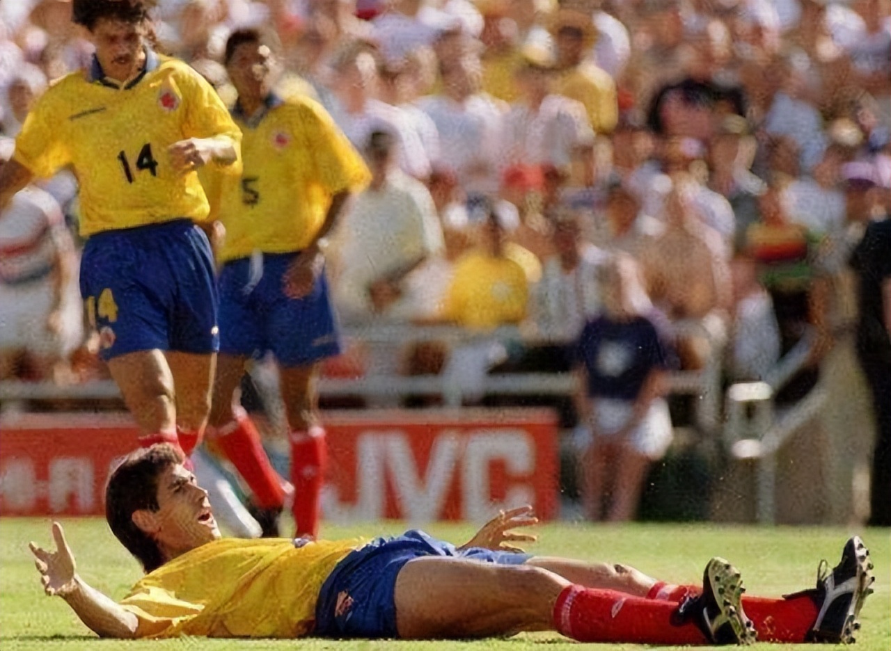 世界足坛致命的10大乌龙球,世界杯乌龙球被打死