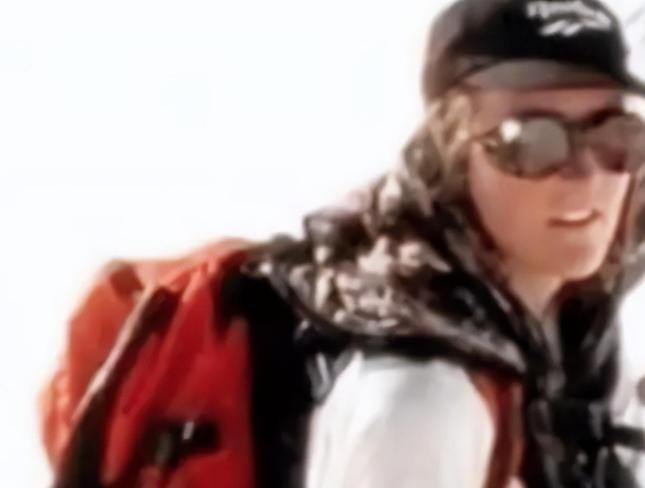 夫妻登顶骆驼峰坠崖身亡,夫妻登珠峰妻子不幸倒下