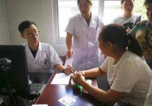 频繁放屁是怎么回事？医生：并非排毒那么简单，或是三种健康问题