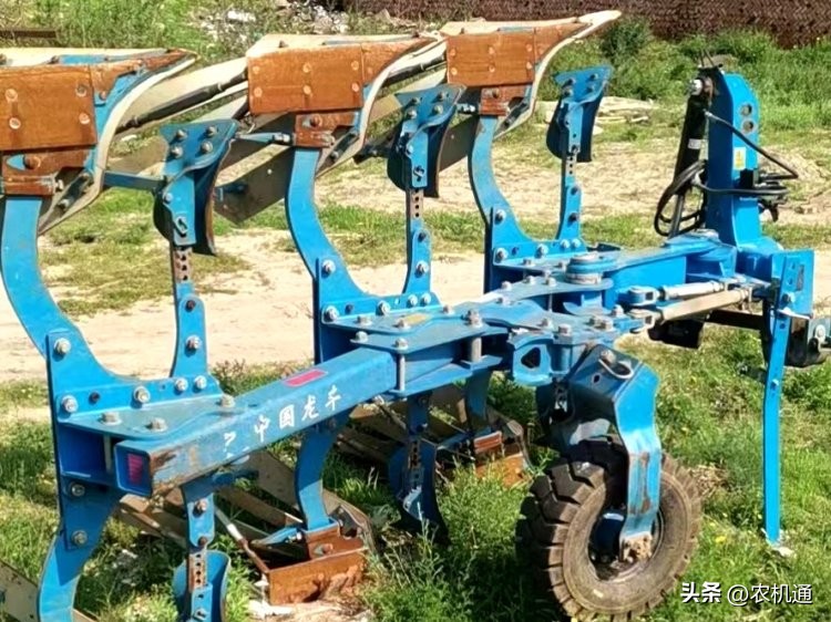 二手龙丰550翻转犁出售,龙丰翻转犁二手