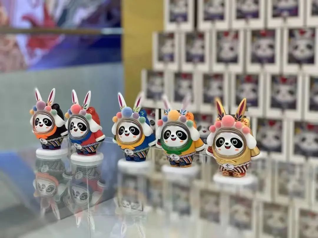 冰墩墩“顶流换装”“兔墩墩”王者归来