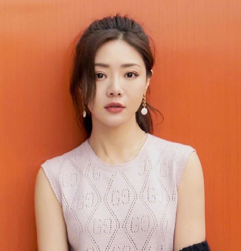 邓家佳分享新冠康复过程，反复发烧喉咙痛还鼻塞，是最难受的感冒