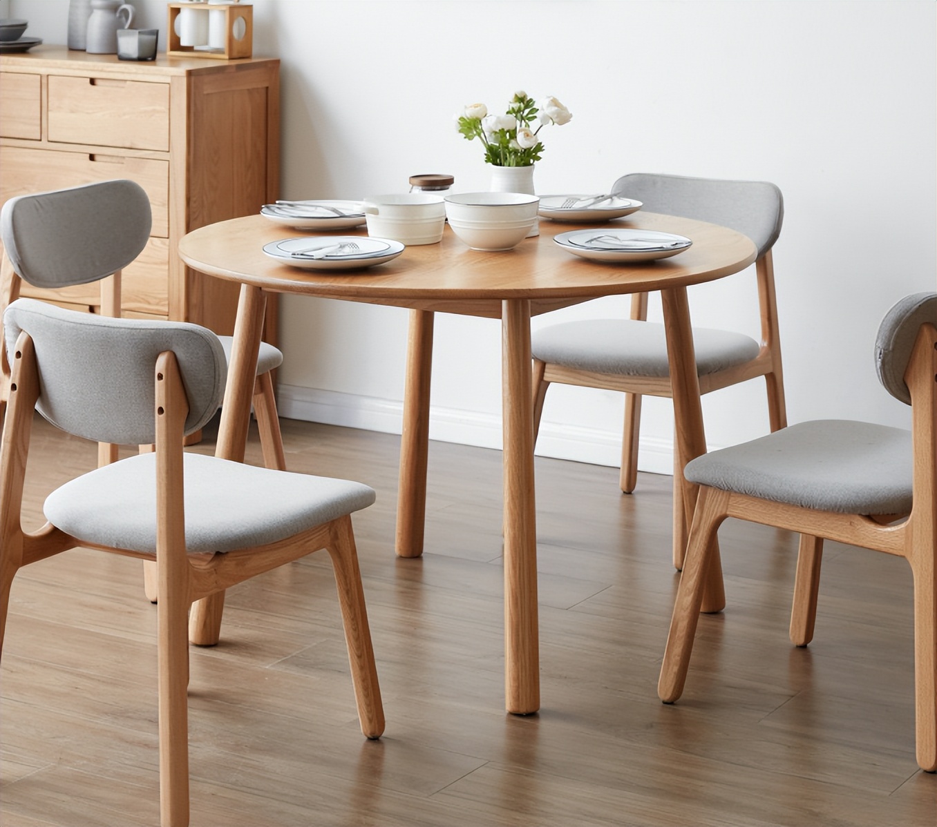 小户型用圆形餐桌还是方形桌,方形餐桌和长方形餐桌哪个更实用