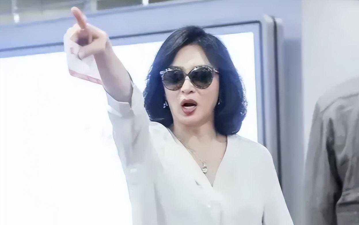 金星在韩国过安检，安检员：中国人真烦，金星怒怼：别走给我道歉