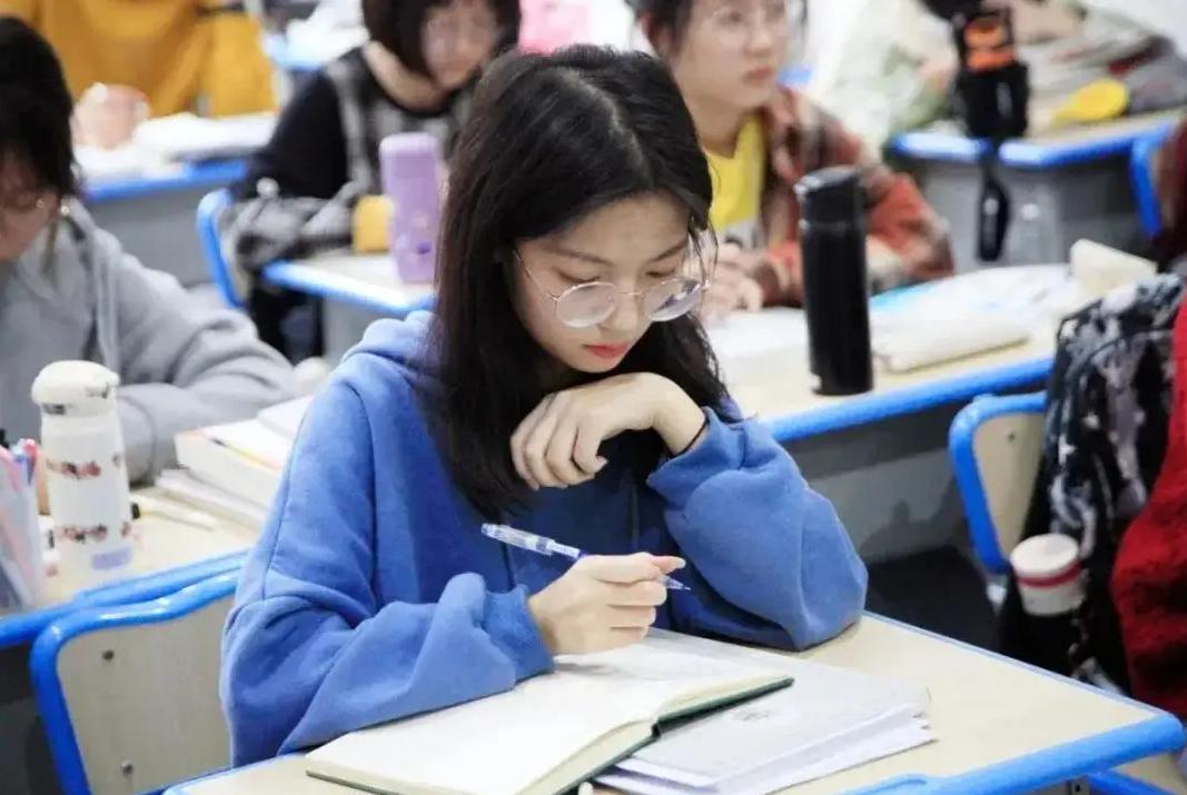 学生数学考40来分能补上去吗,对于350分的高考生建议复读