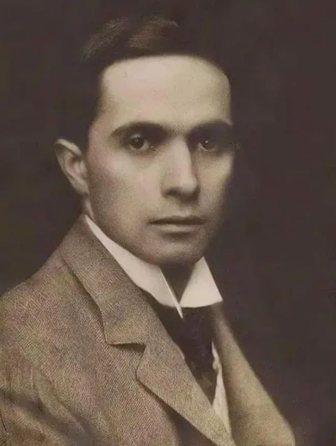 同性恋插画大师？对17岁男模特一见钟情，同居50年，绯闻不断