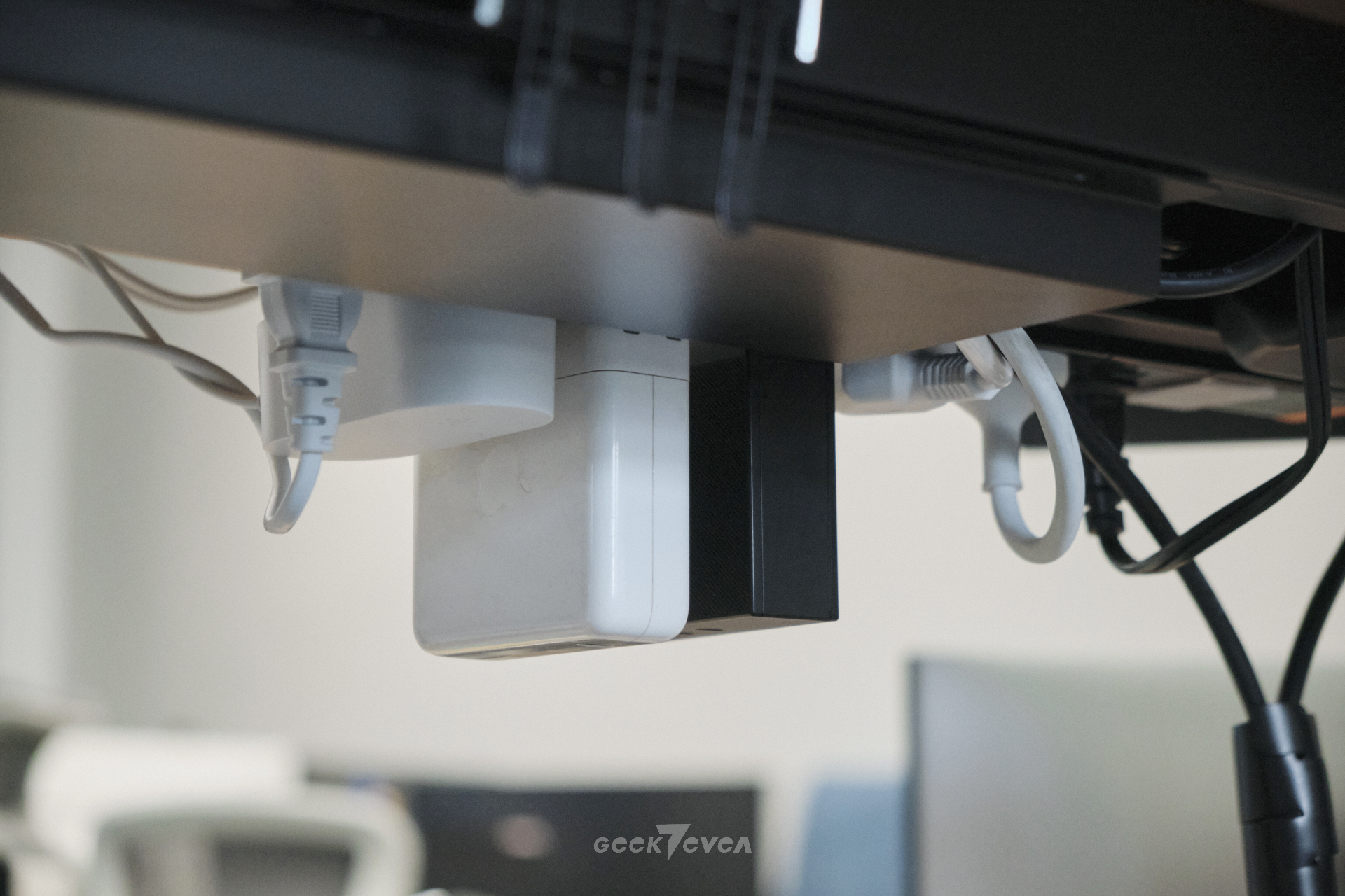 工位办公桌布置,给自己布置一个温馨的工作环境