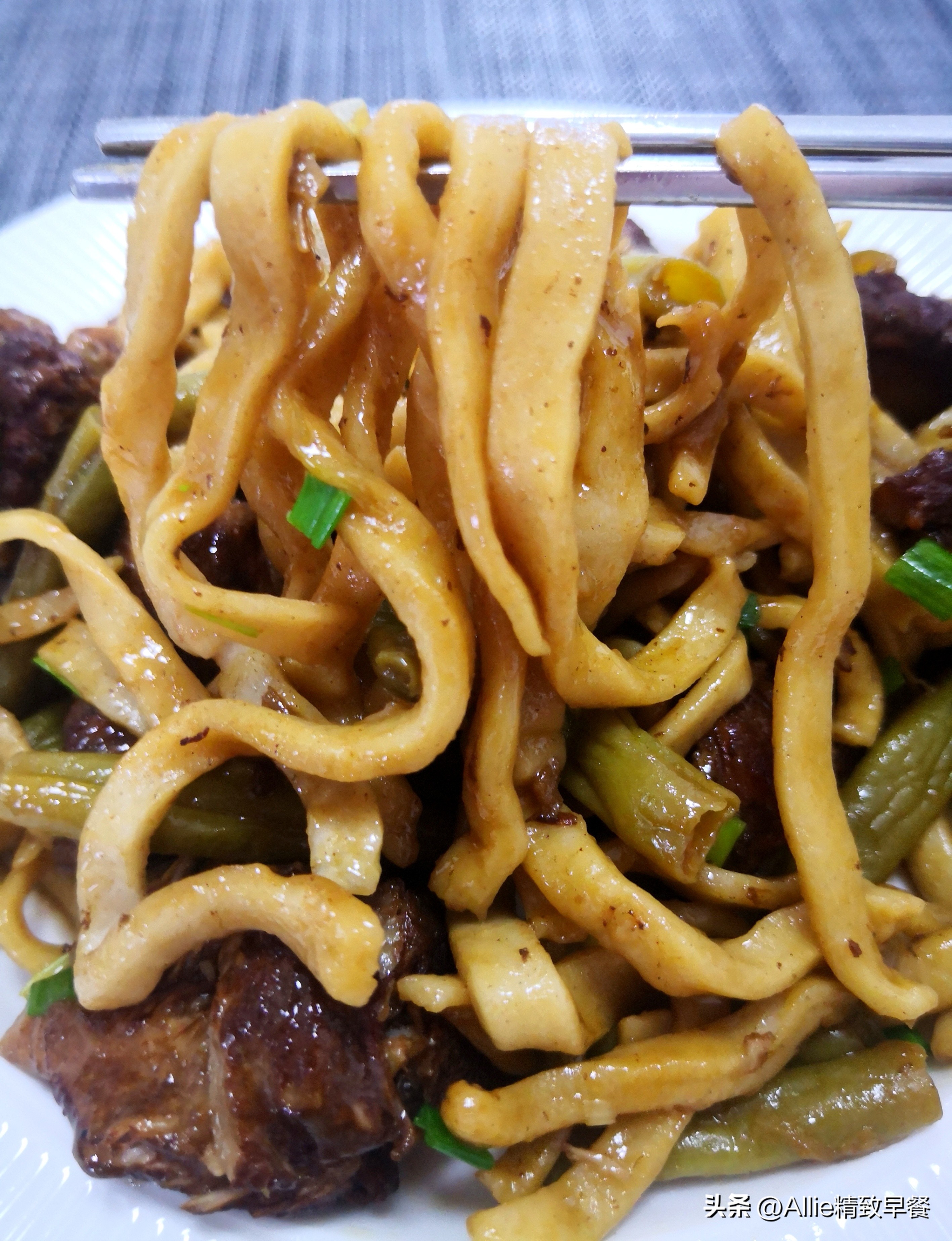 砂锅焖面老是粘锅怎么回事,豆角土豆西红柿焖面不会粘锅