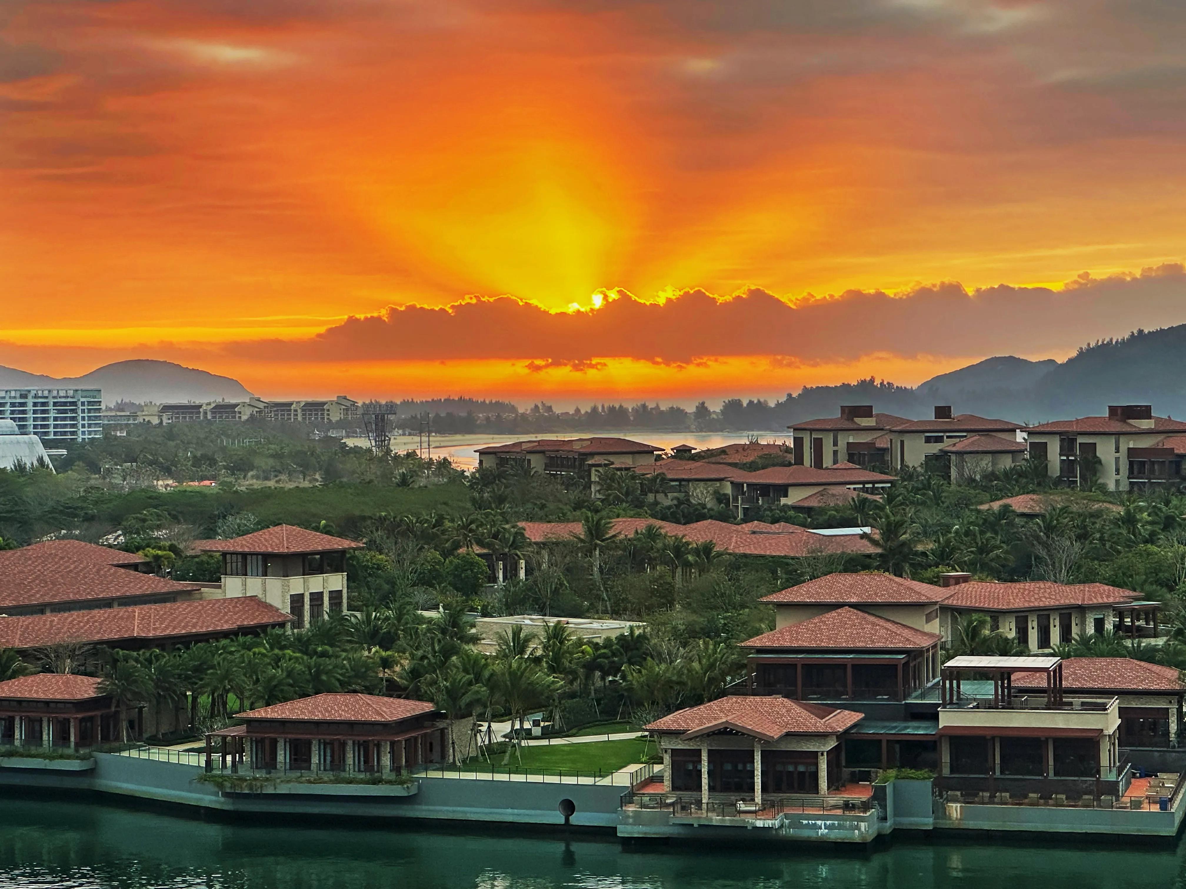 比起城市的繁华更喜欢乡村的静谧,比起城市的繁华更喜欢乡村的宁静