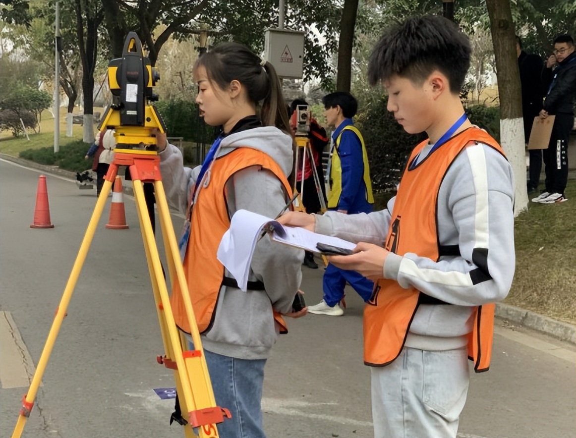 土木专业最牛的考证人,男生最吃香的十大专业土木工程