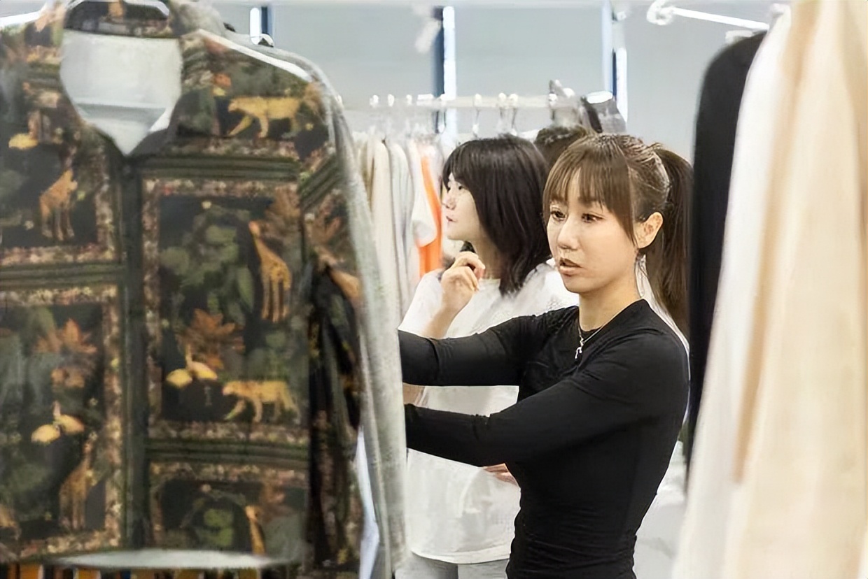 学美术以后做服装设计有前景吗,学习服装设计的画室