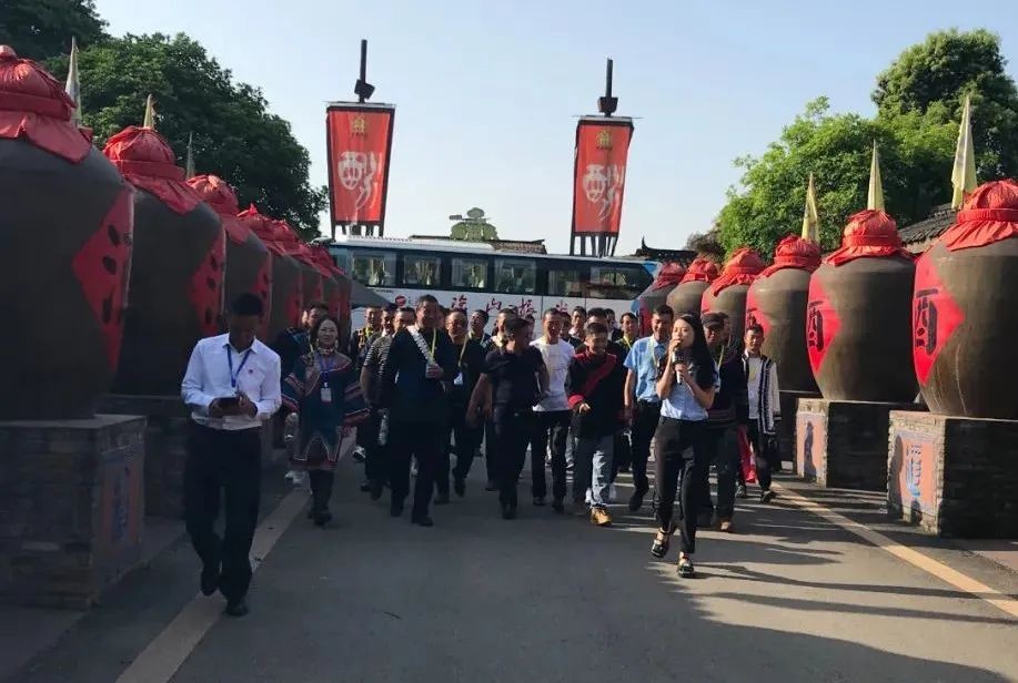 携手并进脱贫攻坚,携手乡村振兴共同富裕