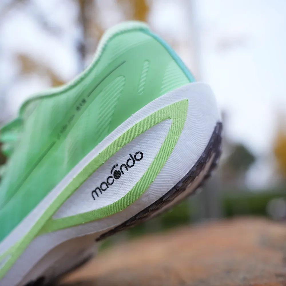 马孔多倚天箭跑鞋适宜人群,马孔多倚天箭属于全碳板跑鞋吗